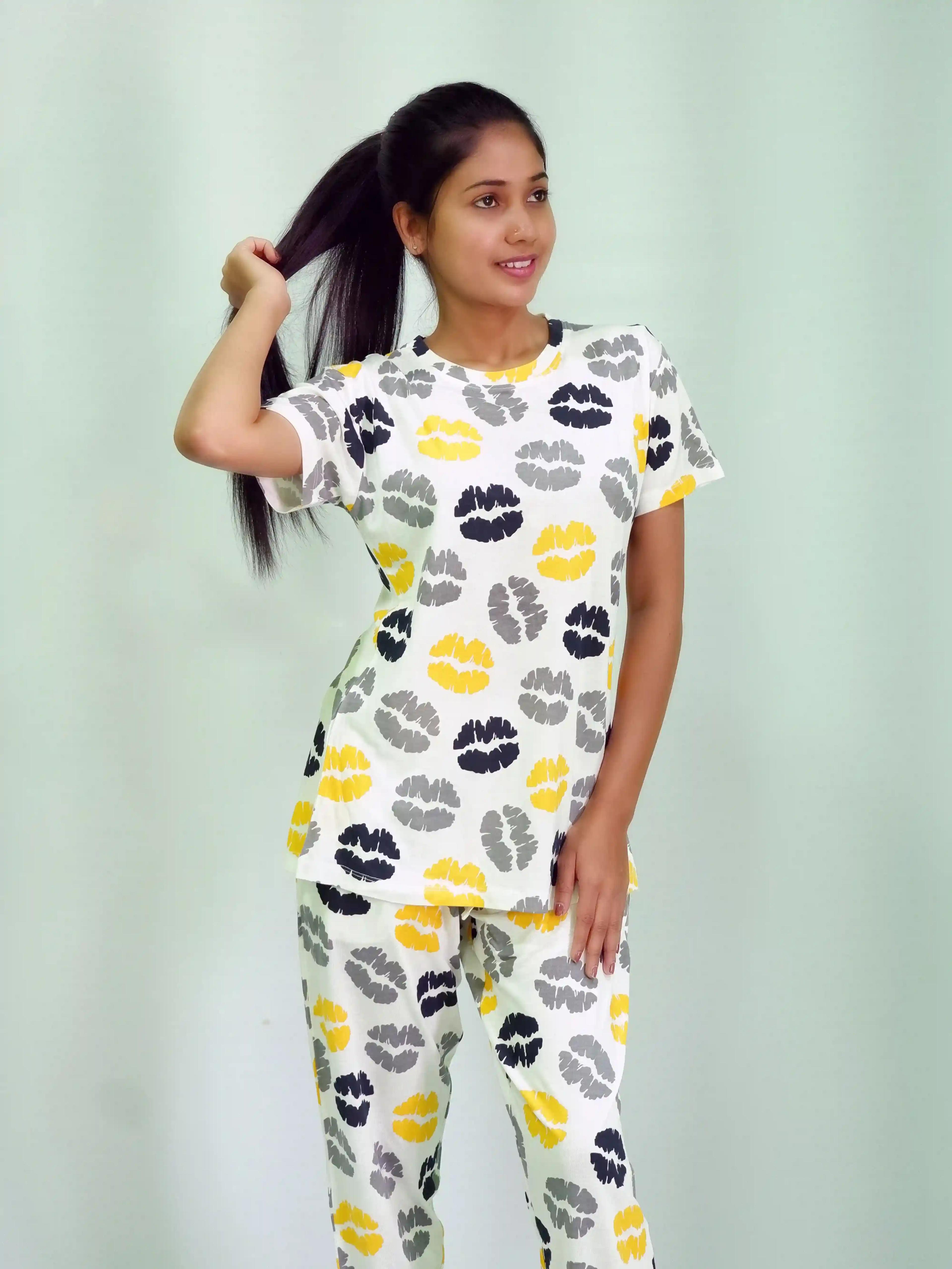 Sensational Kisses printed Women's Pajamas Set in TENCEL  - X small