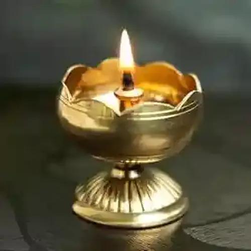 ALODIE - Lotus Brass Diyas for Home Decoration - Lotus Diyas for Pooja Room - Brass Deepam for Puja Decoration Items - Lotus Diya Brass Gift Items for Return Gifts - Decoration Diya Set of 2